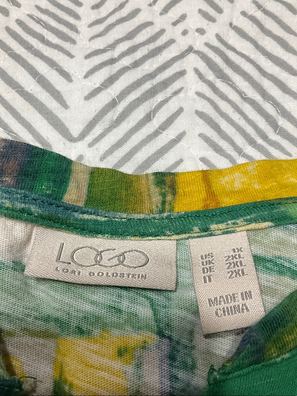 LOGO by Lori Goldstein Green & Yellow Abstract V‑Neck Long Sleeve Top - Picture 3 of 9